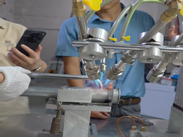 火焰钎焊机焊接汽车油管 火焰钎焊机焊接汽车油管